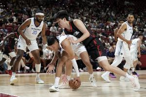 队记：杨瀚森一有机会就主动撞对手 把每个对手都惹毛了