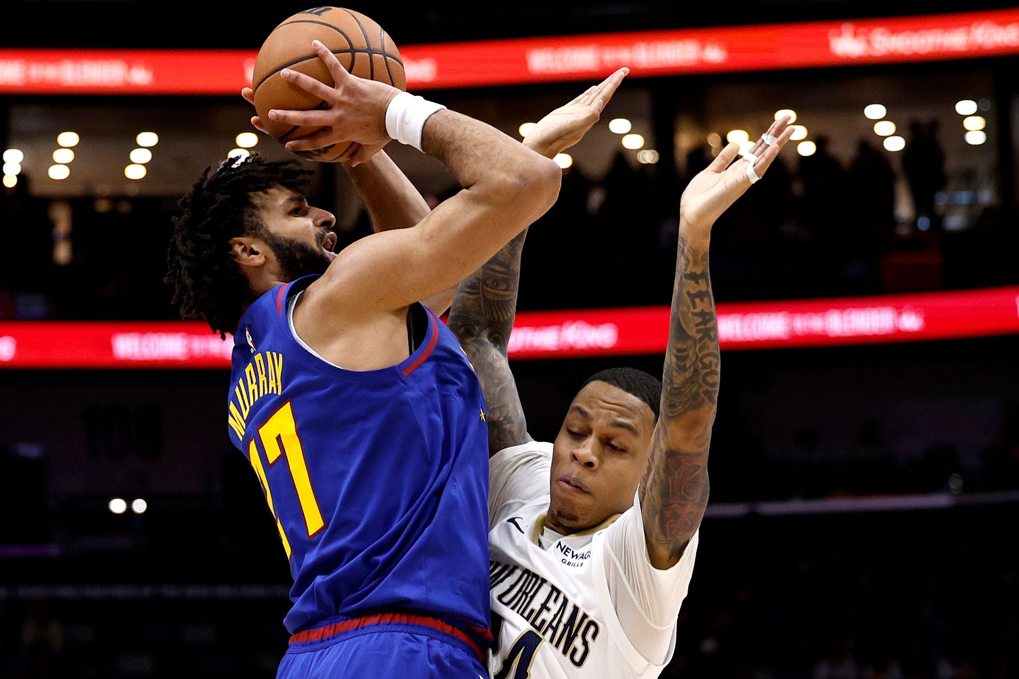 凤凰体育平台-穆雷35+9沃特森30+7 锡安12+7掘金险胜鹈鹕