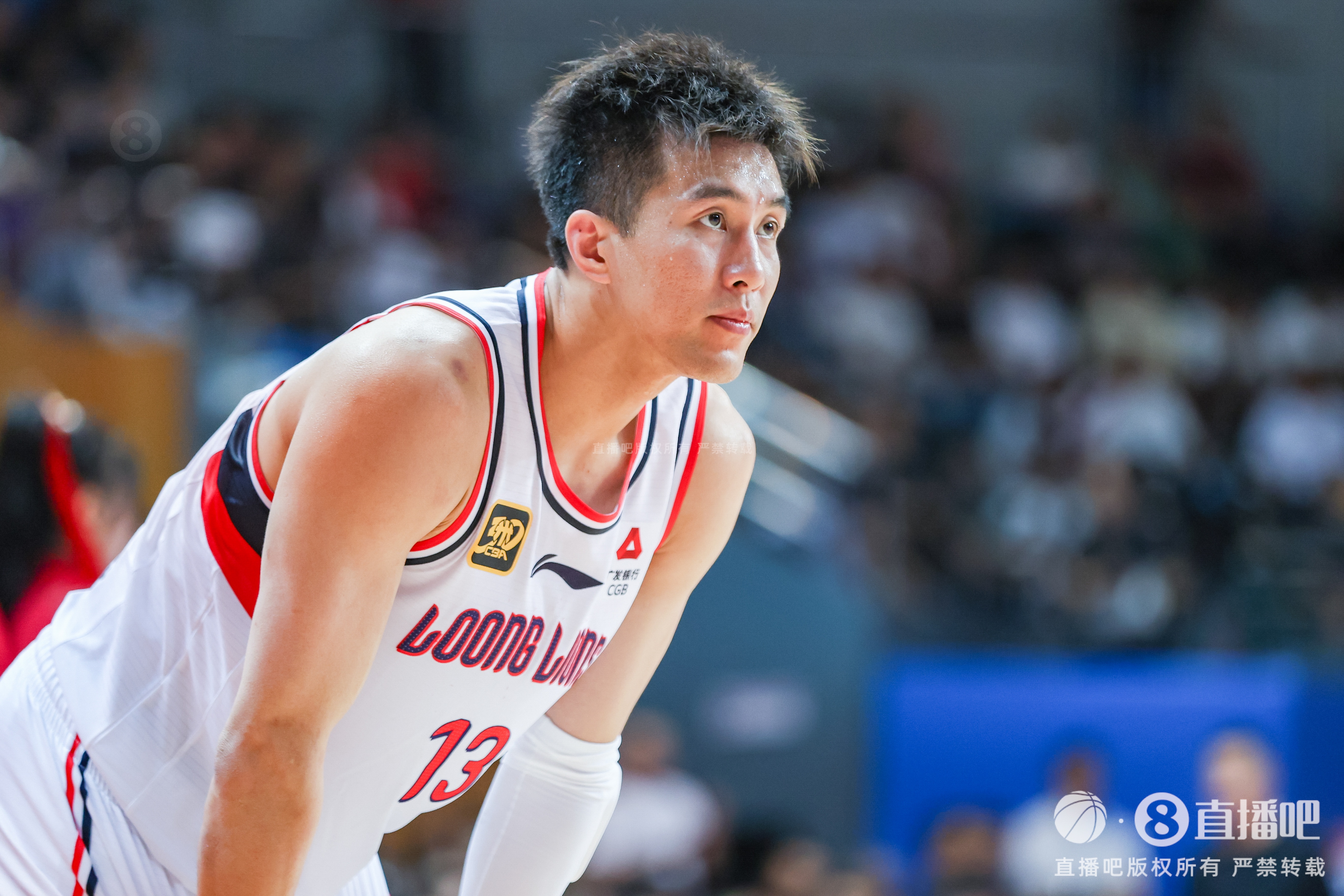 凤凰体育APP-已缺阵2场！广州主帅：郭艾伦在此前打广东时受伤 复出时间待定