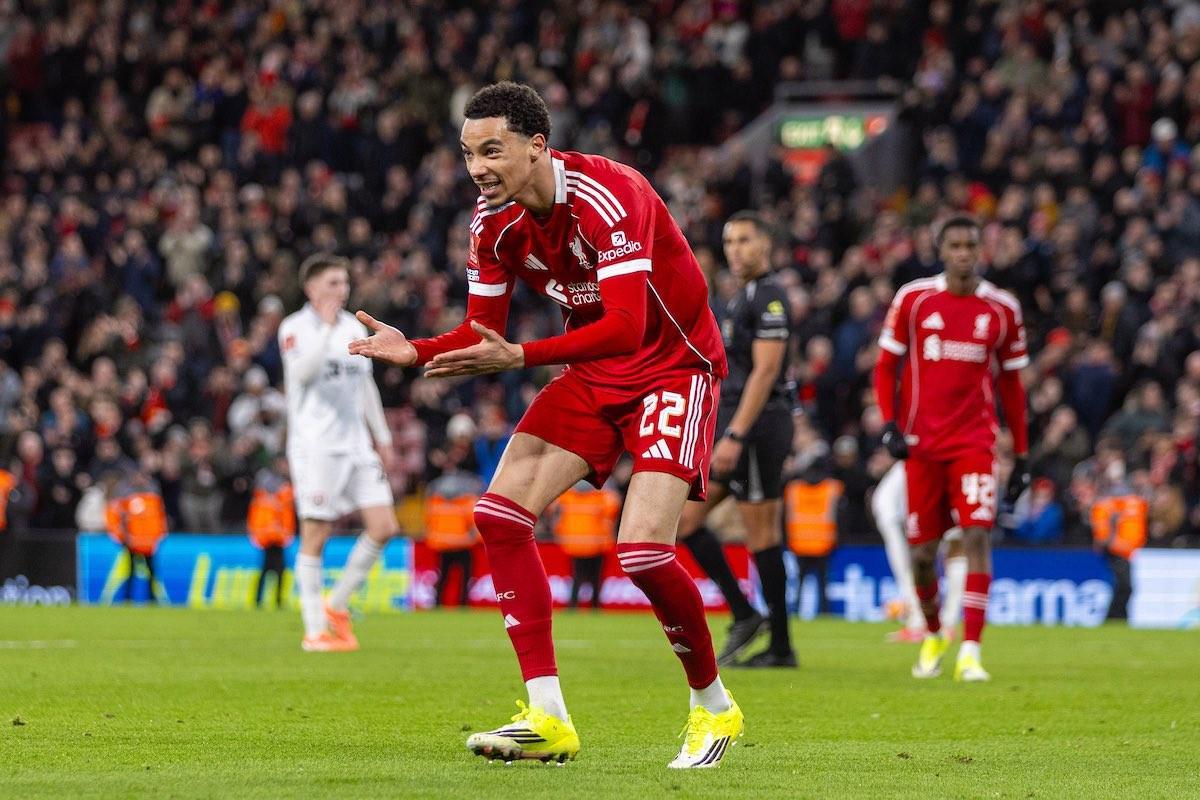 凤凰体育官方网站-利物浦首秀赛季五项赛事有进球，埃基蒂克成队史第二人