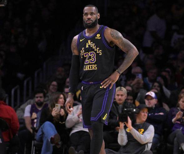 凤凰体育注册登录-湖人附加赛区域原地踏步 阵容交易观察期仍需两周